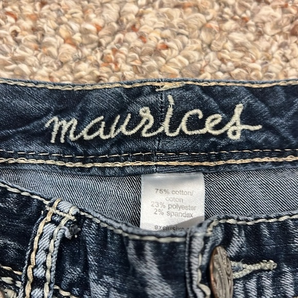 EUC! Maurices Jeans. SZ 3/4 Short - Picture 2 of 9